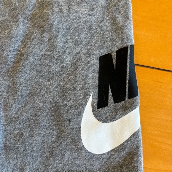 Nike kids 6-7 years long grey Cotton blend athletic pull on  jogging shorts - Picture 2 of 8